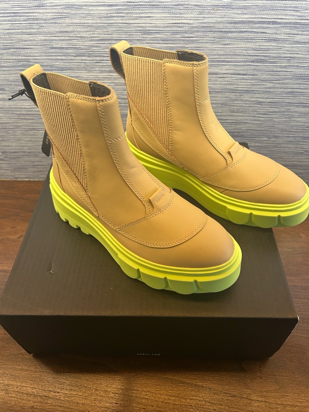 NWT Sorel Caribou Waterproof Chelsea boot 8.5 or 9 canoe green women’s - Picture 6 of 8